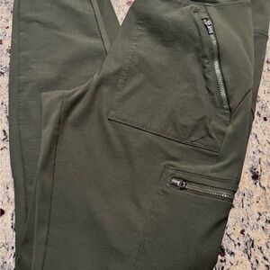 Athleta Olive Green Cargo Women's Leggings Sz 6